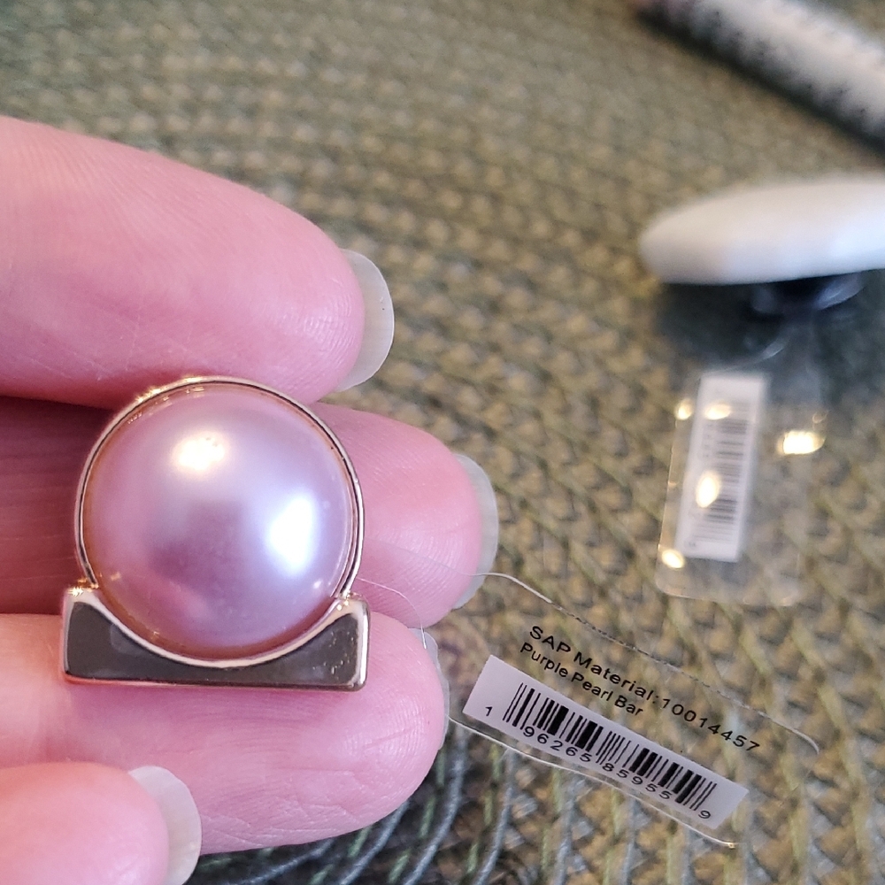 8 Jibbitz - Picture 7 of 9